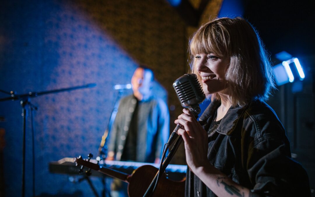How Singers Can Keep Their Voice Reliable Through Busy Performance Periods